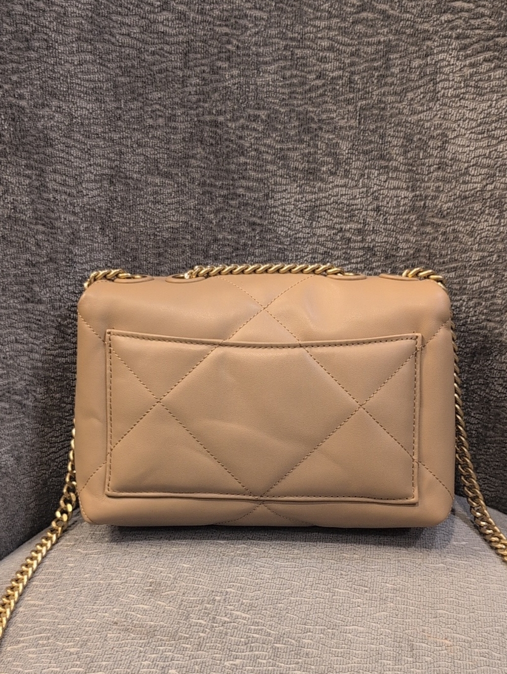 Quince Women's Italian Leather Diamond Quilted Shoulder Bag - Picture 4 of 14
